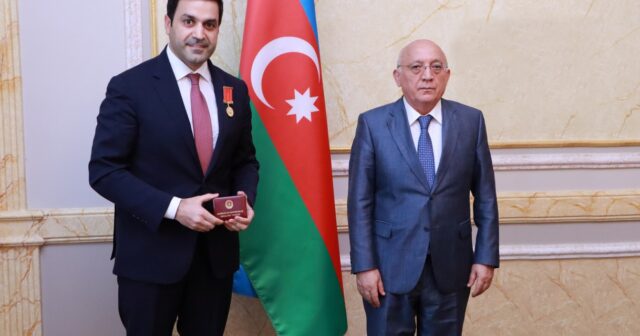 Prezidentin təltif etdiyi Amil Cavadova medalı təqdim olunub