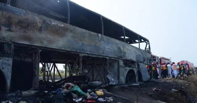 Pakistanda dəhşətli qəza: 20 ölü, 15 yaralı