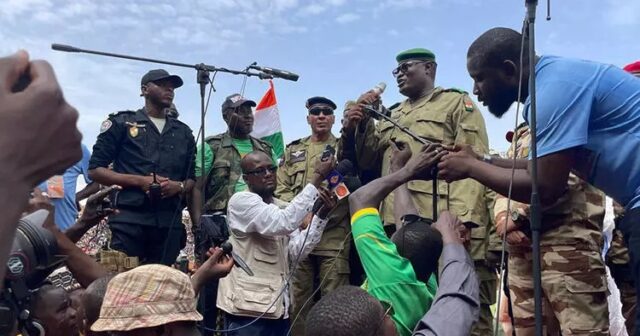 Niger hava məkanını bağladı