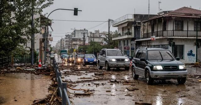 Yunanıstanda hava şəraiti ilə bağlı əhali çölə çıxmamaq barədə xəbərdarlıq edilib