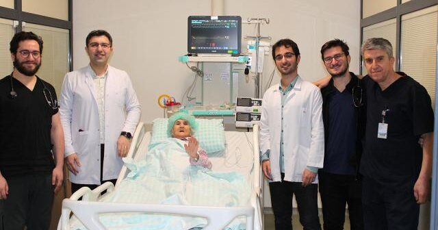 Türkiyədə tibb sahəsində yenilik: 103 yaşlı qadının sağlamlığı bərpa edildi