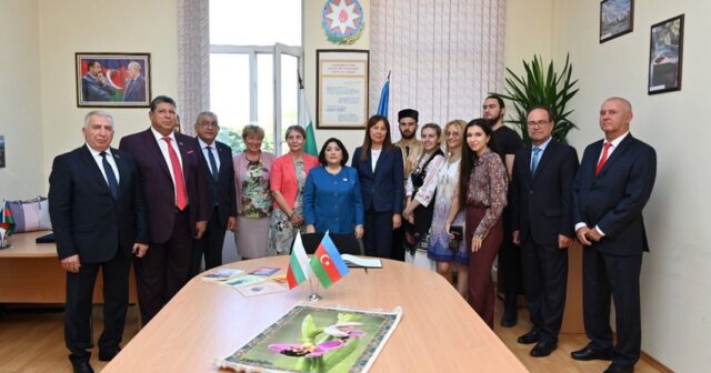 Sahibə Qafarova Bolqarıstanda Azərbaycan dili və mədəniyyəti Mərkəzi ilə tanış olub