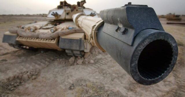 KİV: Rusiya T-80 tanklarının istehsalını bərpa etməyə hazırlaşır