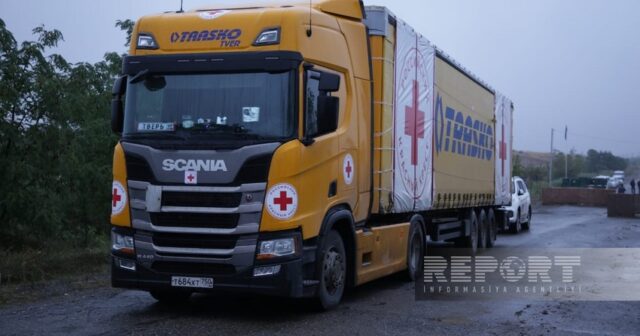 Rusiya Qızıl Xaç Cəmiyyətinin yük maşını Ağdam-Xankəndi yolu ilə gedərək Xankəndiyə çatıb