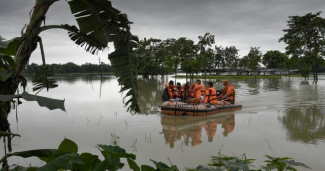 Hindistanda sel nəticəsində 23-ü əsgər olmaqla 30 nəfər itkin düşüb
