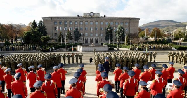 Prezident İlham Əliyev və birinci xanım Xankəndidə hərbi paradda iştirak ediblər