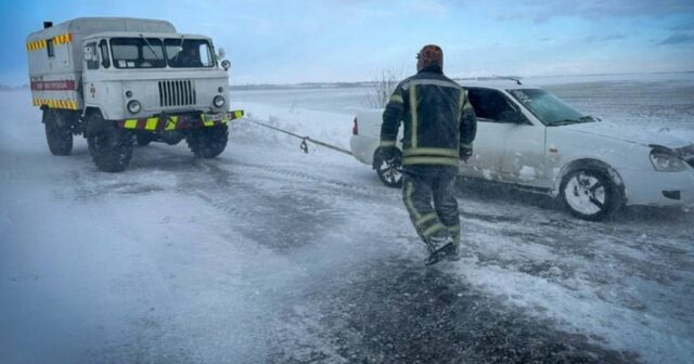 Ukraynada əlverişsiz hava şəraiti 10 nəfərin ölümünə səbəb olub