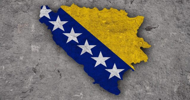 Bosniya və Herseqovina Məhkəməsinin sədri vəzifəsindən sui-istifadə etməkdə şübhəli bilinərək saxlanılıb.