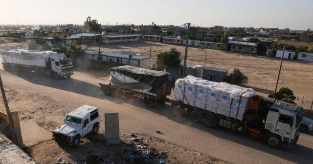 Oktyabrın 21-dən bəri humanitar yardımla dolu 4 min 960 yük maşını Qəzzaya daxil olub.