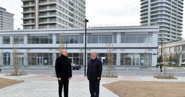 İlham Əliyev Bakı Ağ Şəhərin Mərkəzi Park Kvartalında tikinti, abadlıq işləri və Ofis binasında yaradılan şərait ilə tanış olub