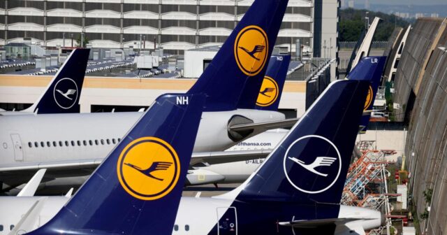 Lufthansa yerüstü xidmət işçilərinin tətili səbəbindən yüzlərlə uçuşu ləğv edir