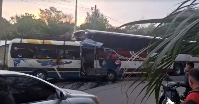 Hondurasda iki avtobusun toqquşması nəticəsində 19 nəfər ölüb