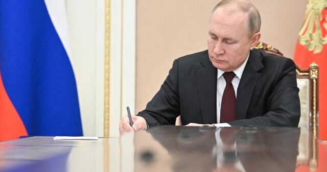 Putin KTMT-dəki erməni nümayəndəsini tutduğu vəzifədən azad etdi