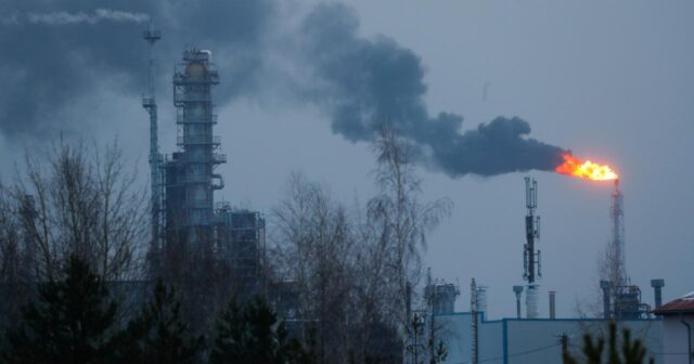 Rusiyada neft emalı zavodunda PUA hücumu səbəbindən istehsal dayandırılıb