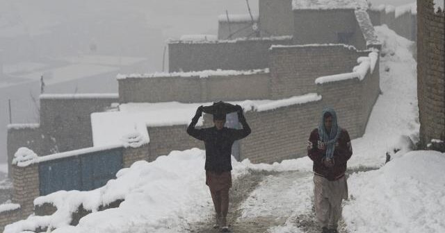 Əfqanıstanda əlverişsiz hava şəraiti nəticəsində azı 60 nəfər ölüb