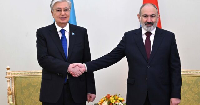 Qazaxıstan Prezidenti Paşinyanla görüşdü