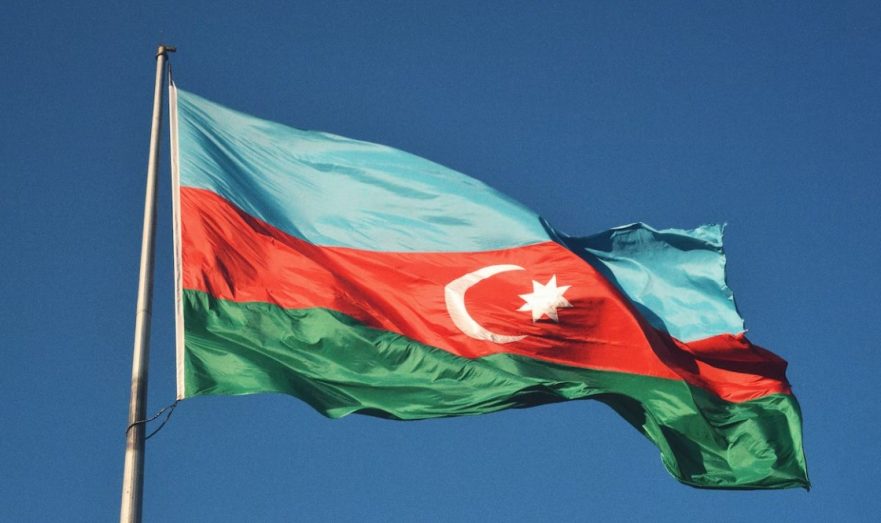 SON DƏQİQƏ! Əskiparada Ermənistan bayrağı endirildi, yerində Azərbaycan bayrağı QALDIRILDI