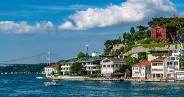 İstanbul Su Yolu üzərində memarlıq möcüzələri: İkonik Boğaziçi malikanələrini kəşf edin