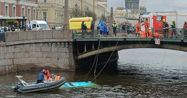 Sankt-Peterburqda avtobus körpüdən çaya düşdü, 3 nəfər öldü