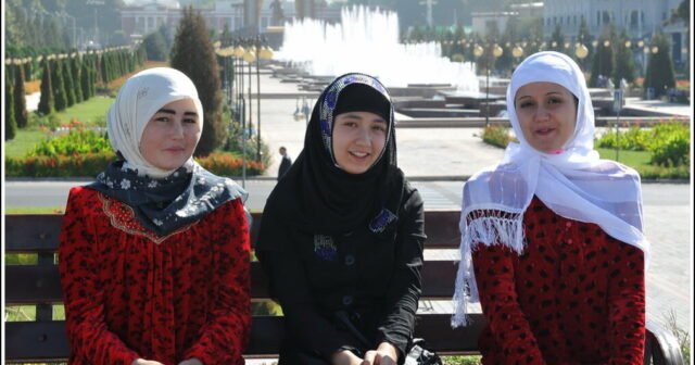 Qırğızıstanda yüzlərlə qadının hicabı məcburi çıxarıldı, CƏRİMƏLƏNDİLƏR – VİDEO