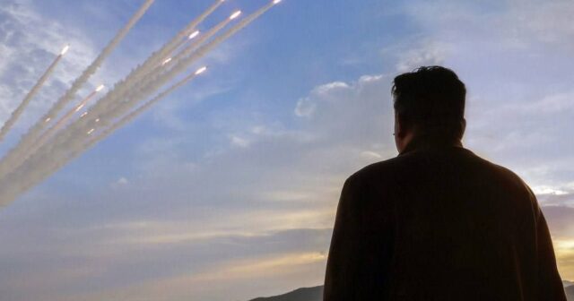 KXDR Cənubi Koreyanı QORXUDUR – Eyni vaxtda 18 ballistik RAKET BURAXDI – FOTO/VİDEO