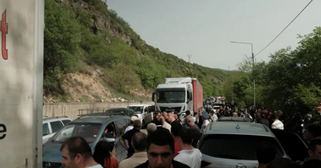 Ermənilər Gürcüstan və İrana gedən magistral yolları bağladılar – FOTO