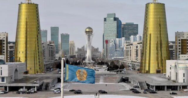 Qazaxıstan Milli Bankı yeni tenge əskinaslarını nümayiş etdirdi – FOTO