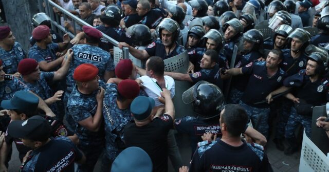 “Polis etirazçılara qarşı proporsional və qanuna uyğun hərəkət edib” – Ermənistanın səhiyyə naziri