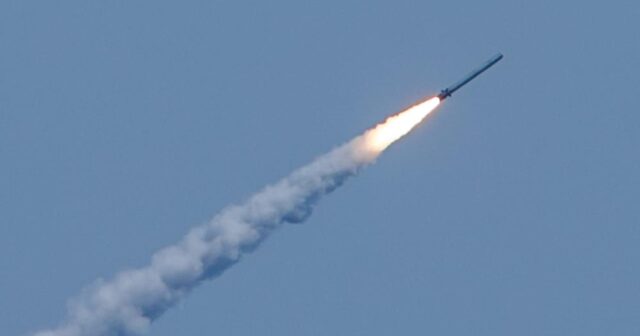 Balıqçılar Xəzər dənizi üzərində Ukraynaya doğru uçan raketlərin görüntüsünü YAYDILAR – VİDEO