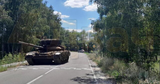 Rusiyada hərbçilərdən VƏHŞİLİK: Tank hərəkətdə olan avtomobilin ÜZƏRİNDƏN KEÇDİ – FOTO
