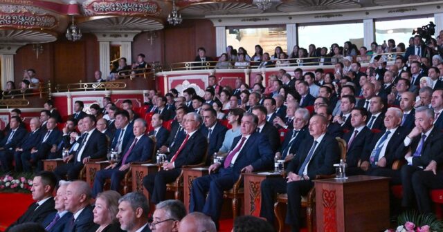 Prezident İlham Əliyev Astanada “Вечер дружбы” adlı qala konsertdə iştirak edib