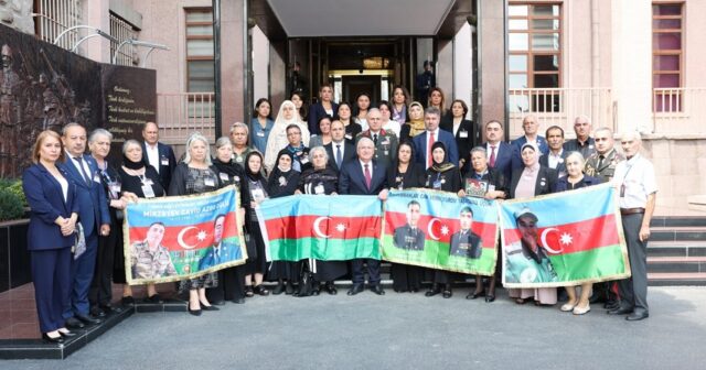 Yaşar Gülər Qarabağ müharibəsi şəhidlərinin ailə üzvləri ilə görüşüb