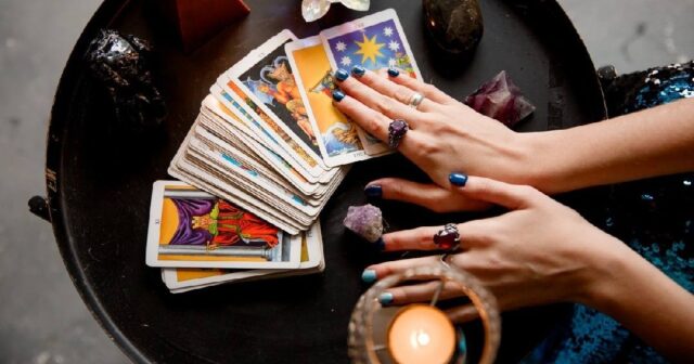 Pul müqabilində tarot oxumaq QADAĞAN OLUNUR