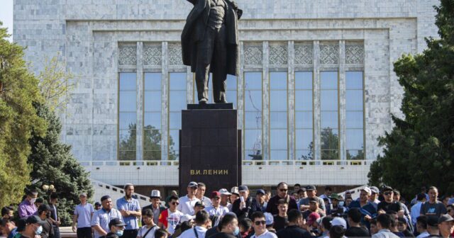 Bişkekdə Leninin abidəsinin meydandan götürülməsi TƏKLİF OLUNDU