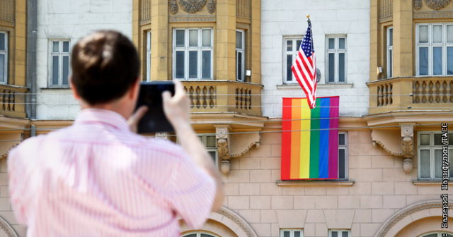 LGBT bayrağının ABŞ səfirlikləri və nümayəndəliklərində dalğalanması QADAĞAN OLUNDU