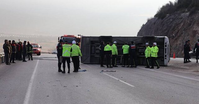 Türkiyədə işçiləri daşıyan mikroavtobus AŞDI – Ölən və yaralananlar var – FOTO