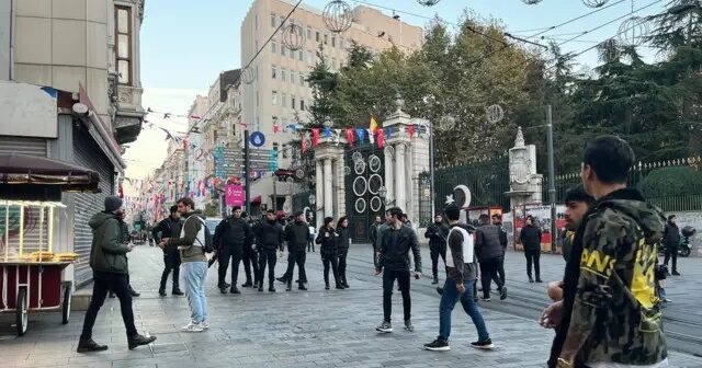 İstanbulda insanlar toplaşmağa BAŞLADI – VİDEO