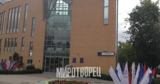 Rusiya bayrağı əvəzinə – Ermənistan bayrağı: Moskvada ermənilərin etdiyi dəyişiklik rusları QƏZƏBLƏNDİRDİ – FOTO