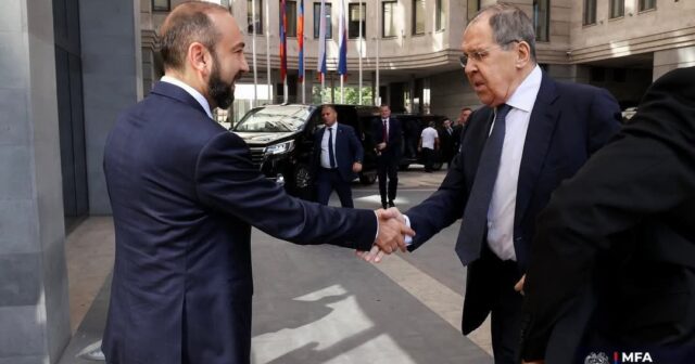 İrəvanda anti-Rusiya etiraz aksiyası KEÇİRİLİR