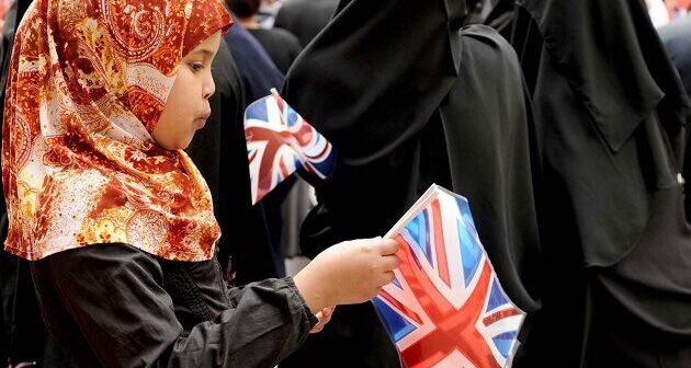 Pakistanlı miqrant qadın Britaniyada şəhər meri OLDU – VİDEO