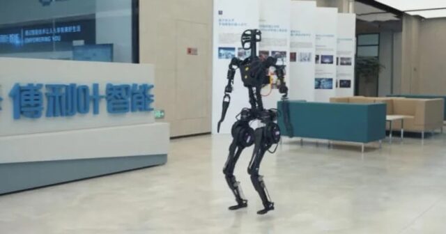 Çində robot “dəli olub” mühəndisə HÜCUM ETDİ – VİDEO