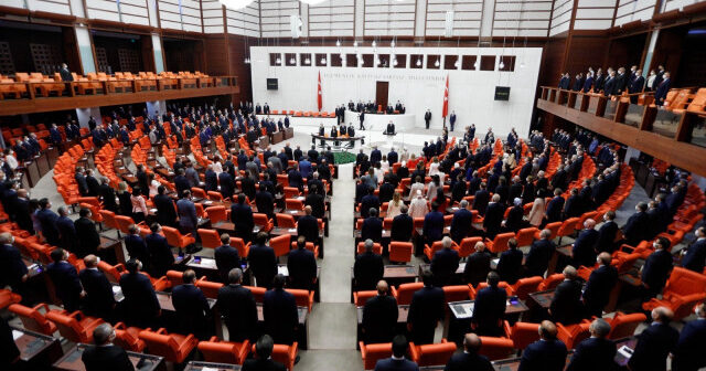 TBMM-də GƏRGİN ANLAR: Qondarma “erməni soyqırımı” HƏYASIZLIĞI! – VİDEO