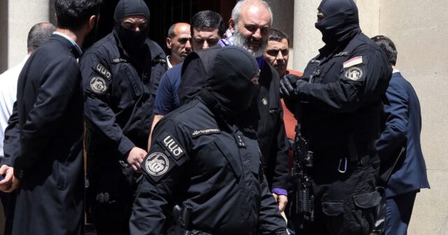 Qalstanyan terror, kütləvi iğtişaşlar və hakimiyyəti qəsb etməkdə İTTİHAM OLUNUR