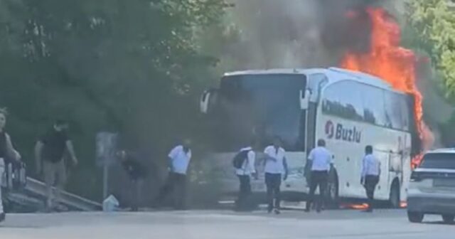 Türkiyədə sərnişin avtobusu YANDI – VİDEO