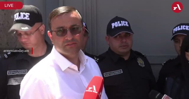 Samvel Karapetyanın evinin yaxınlığında 50-dən çox adam SAXLANILDI