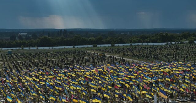 Ukrayna qəbiristanlıqlarında əsgərlər üçün dəfn yeri qalmayıb – “Le Monde”