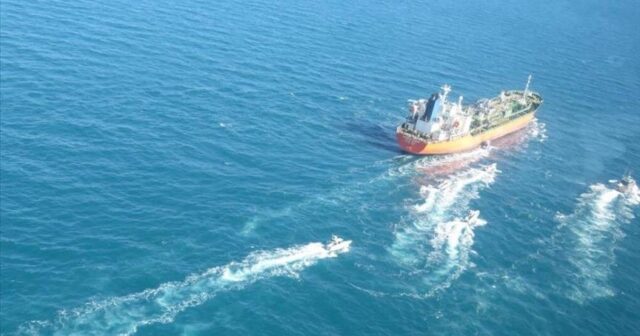 İran qaçaqmal yanacaq daşıyan neft tankerini SAXLADI