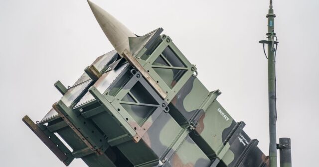 “Axios”: Tramp təcili olaraq 10 Patriot raketini Ukraynaya ötürəcək