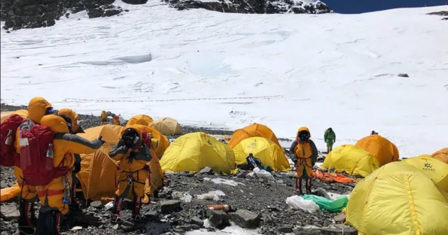 Everestdə 12 min kq nəcis AŞKAR EDİLDİ – VİDEO