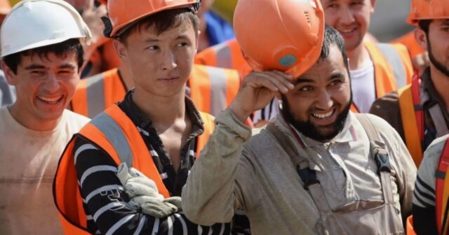 Rusiyada miqrantlara qoyulan QADAĞA LƏĞV OLUNDU – İşləmək üçün heç kim YOXDUR